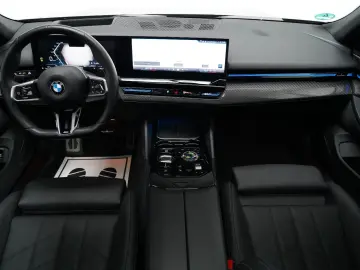 BMW 520d M Sport PRO PANO AHK CARBON 360 B&W HUD