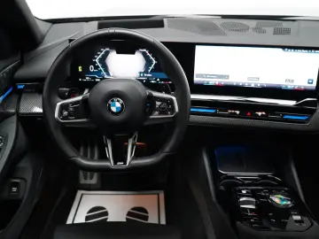 BMW 520d M Sport PRO PANO AHK CARBON 360 B&W HUD