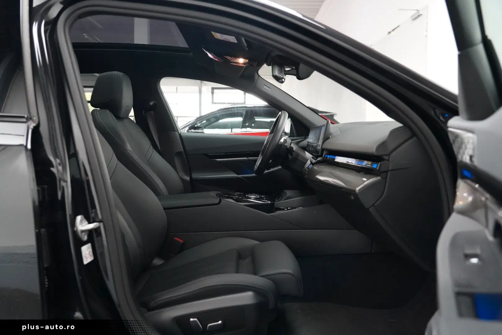 BMW 520d M Sport PRO PANO AHK CARBON 360 B&W HUD