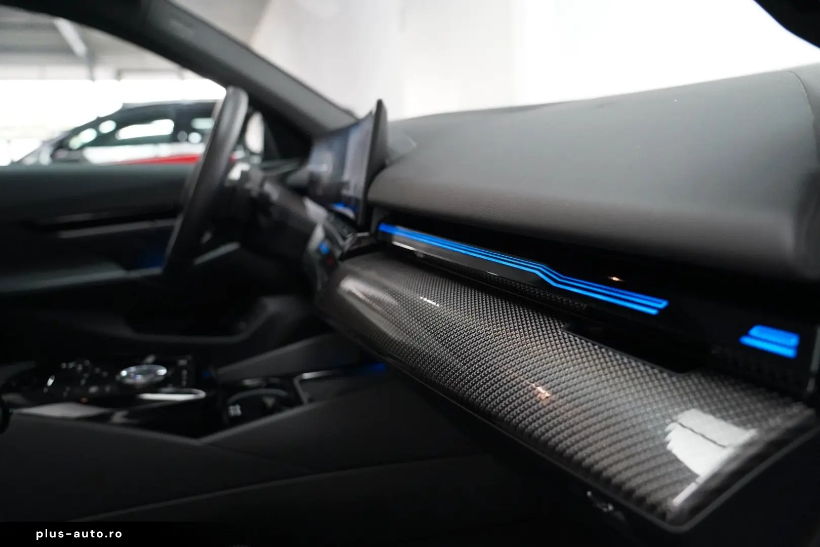 BMW 520d M Sport PRO PANO AHK CARBON 360 B&W HUD