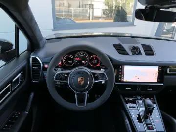 PORSCHE Cayenne GTS 4.0 V8 PDCC Matrix Pano AHK Luftfed.