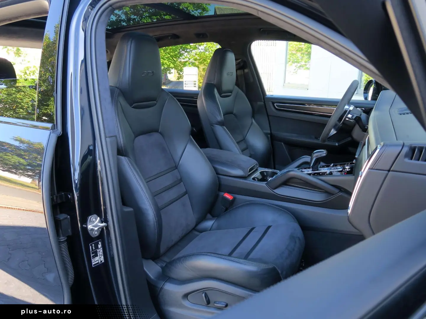 PORSCHE Cayenne GTS 4.0 V8 PDCC Matrix Pano AHK Luftfed.