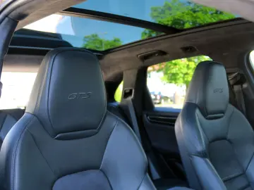 PORSCHE Cayenne GTS 4.0 V8 PDCC Matrix Pano AHK Luftfed.