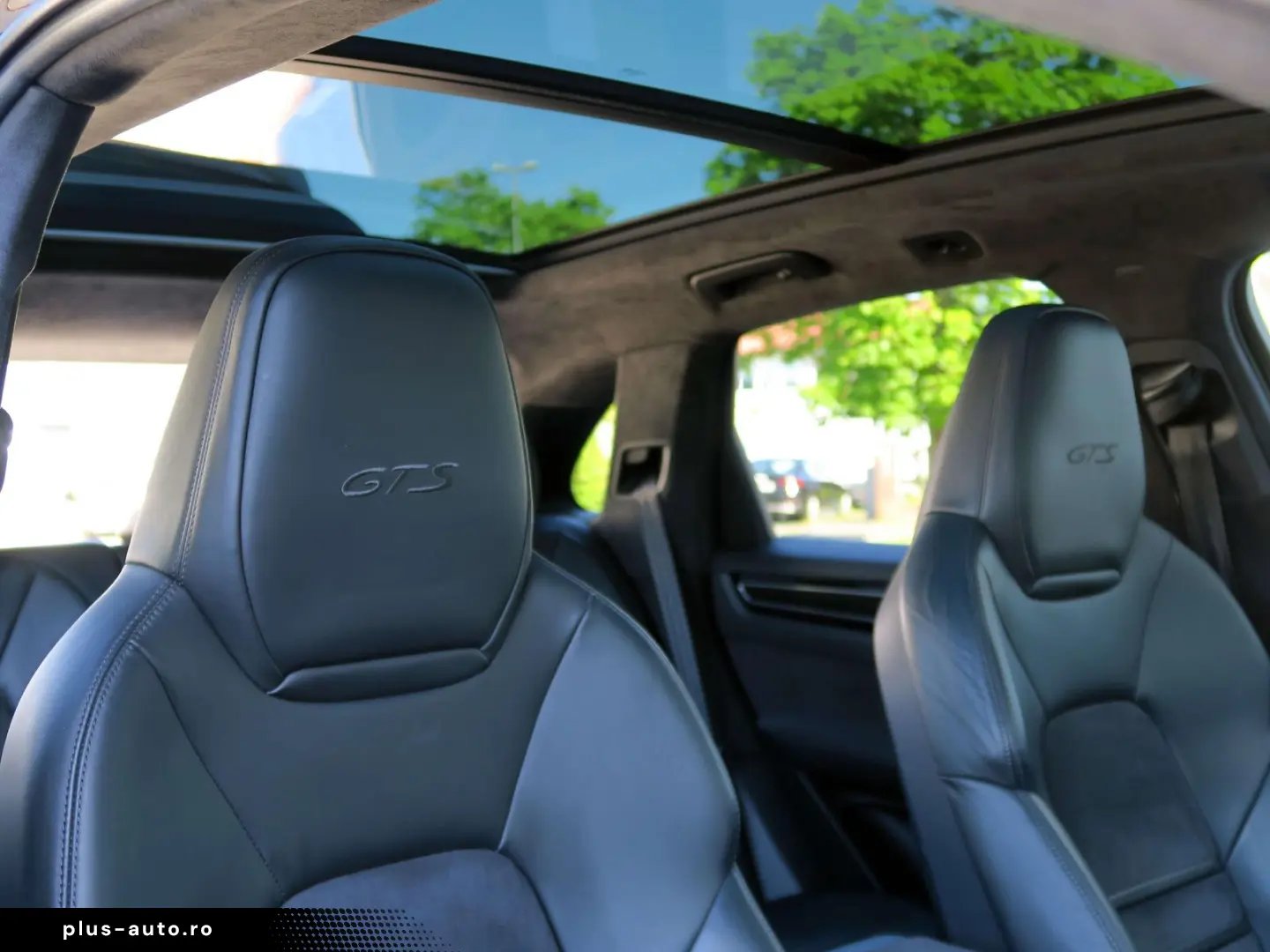 PORSCHE Cayenne GTS 4.0 V8 PDCC Matrix Pano AHK Luftfed.
