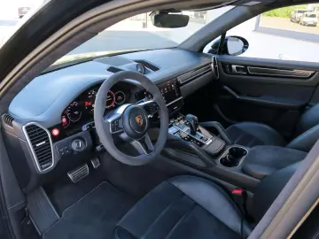 PORSCHE Cayenne GTS 4.0 V8 PDCC Matrix Pano AHK Luftfed.