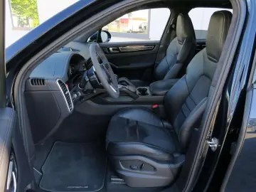 PORSCHE Cayenne GTS 4.0 V8 PDCC Matrix Pano AHK Luftfed.