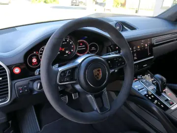 PORSCHE Cayenne GTS 4.0 V8 PDCC Matrix Pano AHK Luftfed.