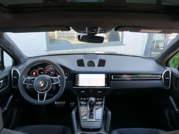 PORSCHE Cayenne GTS 4.0 V8 PDCC Matrix Pano AHK Luftfed.