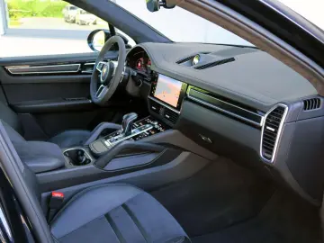 PORSCHE Cayenne GTS 4.0 V8 PDCC Matrix Pano AHK Luftfed.