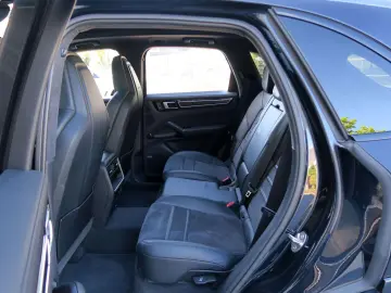 PORSCHE Cayenne GTS 4.0 V8 PDCC Matrix Pano AHK Luftfed.