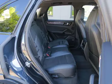 PORSCHE Cayenne GTS 4.0 V8 PDCC Matrix Pano AHK Luftfed.