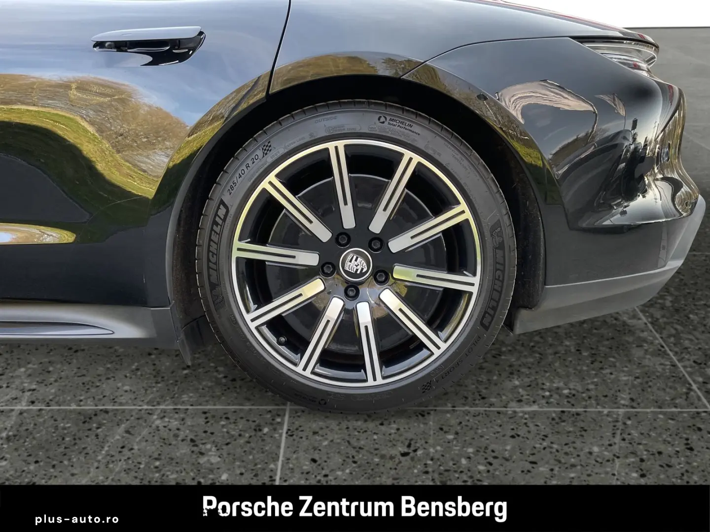 PORSCHE Taycan 4S