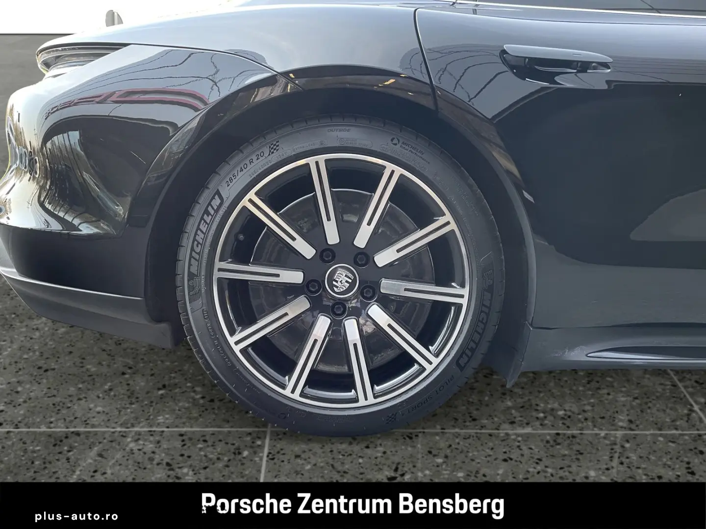 PORSCHE Taycan 4S