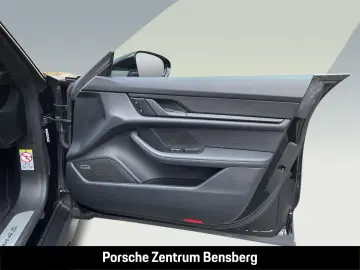 PORSCHE Taycan 4S