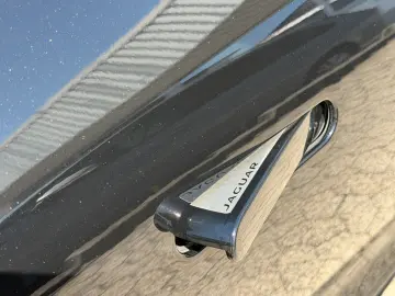 JAGUAR F-TYPE  R-DYNAMIC KAMERA MERIDIAN SPORT-ABGAS