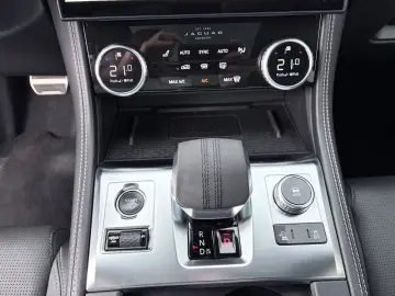 JAGUAR F-Pace R-Dynamic SE AWD PANO STANDH. MEMORY