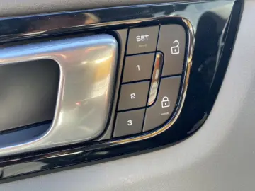 PORSCHE Cayenne Coupe E-Hybrid Platinum Edition
