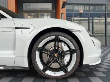 PORSCHE Taycan Turbo Sitzbelüftung 21 Mssion E