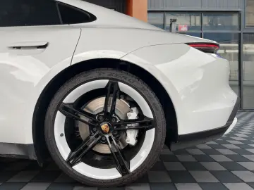 PORSCHE Taycan Turbo Sitzbelüftung 21 Mssion E