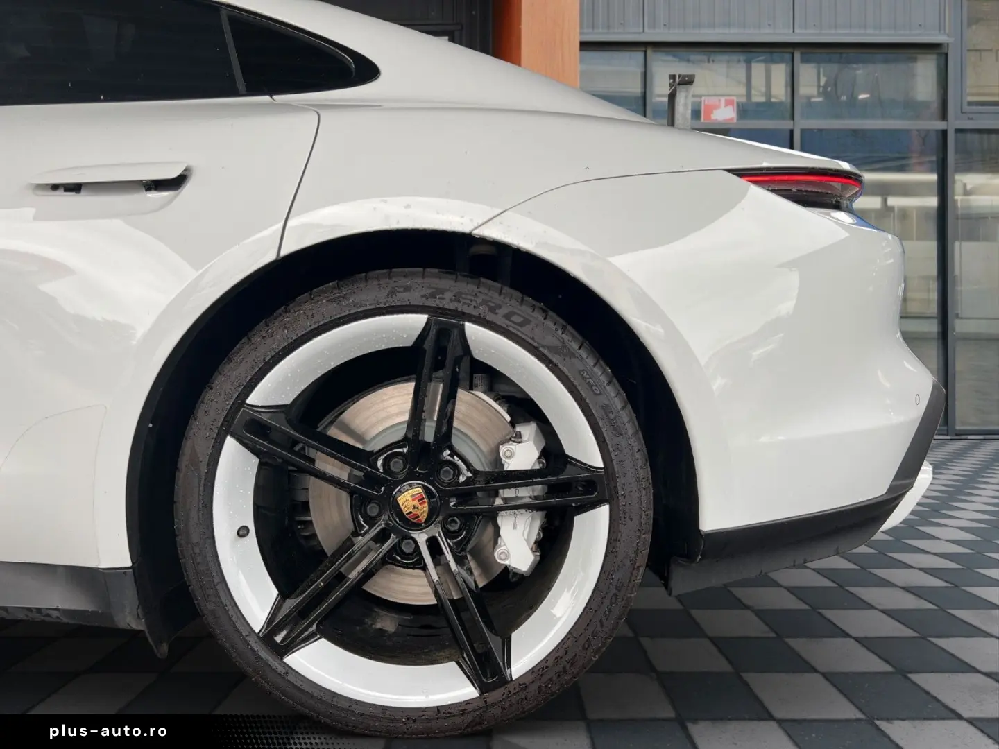PORSCHE Taycan Turbo Sitzbelüftung 21 Mssion E
