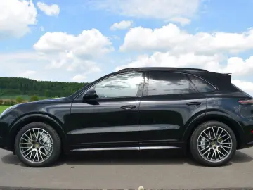 PORSCHE Cayenne Turbo SportDesign 18-W. Pano Chrono 4RL