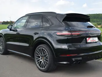 PORSCHE Cayenne Turbo SportDesign 18-W. Pano Chrono 4RL