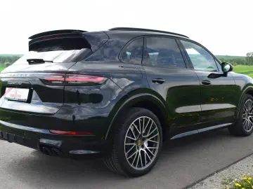PORSCHE Cayenne Turbo SportDesign 18-W. Pano Chrono 4RL