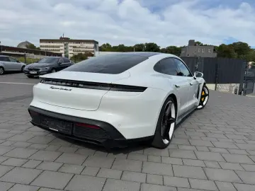 PORSCHE Taycan Turbo S Approved 2 Jahre  21  VOLL Carbon