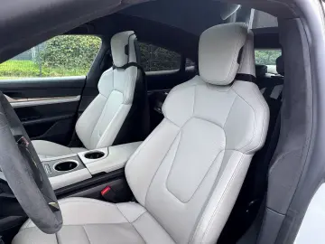 PORSCHE Taycan Turbo S Approved 2 Jahre  21  VOLL Carbon