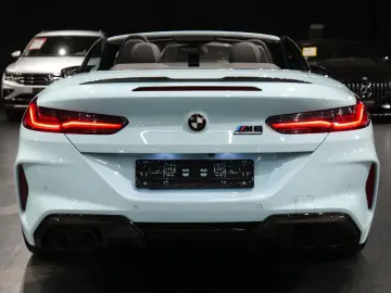 BMW M8 Cabrio Competition  M-Drivers B&W 360  MwSt