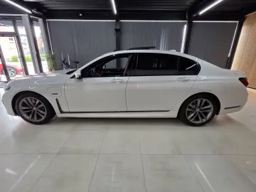 BMW 745 L e M Sport INDIVIDUAL Executive Lounge