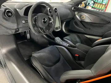 MCLAREN 600LT Carbon Lift Kamera Keramik Navigation LED