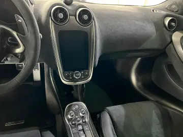 MCLAREN 600LT Carbon Lift Kamera Keramik Navigation LED