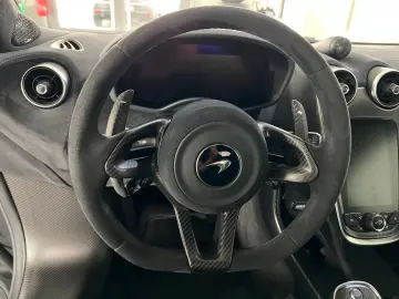 MCLAREN 600LT Carbon Lift Kamera Keramik Navigation LED
