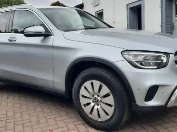 MERCEDES-BENZ GLC 220 d 4Matic  Distronic Spur Kamera 1Hand