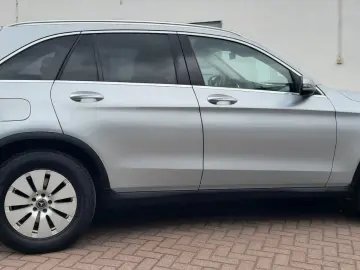 MERCEDES-BENZ GLC 220 d 4Matic  Distronic Spur Kamera 1Hand