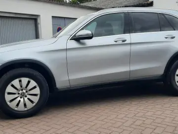 MERCEDES-BENZ GLC 220 d 4Matic  Distronic Spur Kamera 1Hand