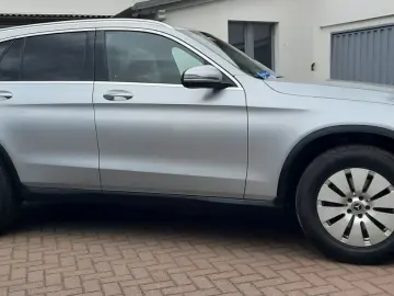 MERCEDES-BENZ GLC 220 d 4Matic  Distronic Spur Kamera 1Hand