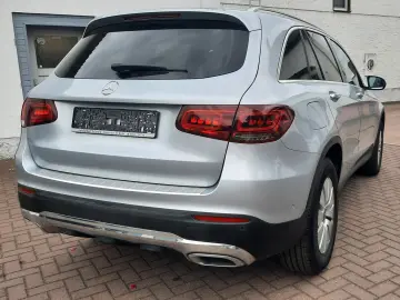 MERCEDES-BENZ GLC 220 d 4Matic  Distronic Spur Kamera 1Hand