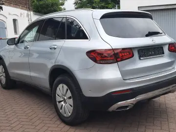 MERCEDES-BENZ GLC 220 d 4Matic  Distronic Spur Kamera 1Hand