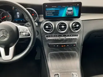 MERCEDES-BENZ GLC 220 d 4Matic  Distronic Spur Kamera 1Hand