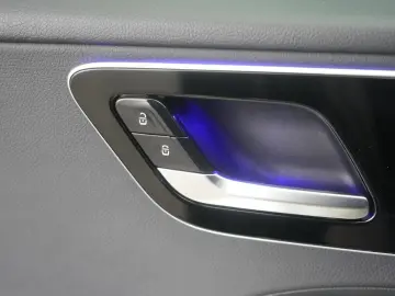 MERCEDES-BENZ C 200 9G-Tronic Avantgarde Distronic K…