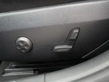 MERCEDES-BENZ C 200 9G-Tronic Avantgarde Distronic K…