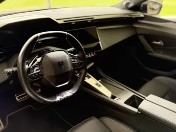 PEUGEOT 408 Hybrid 225 e-EAT8 GT