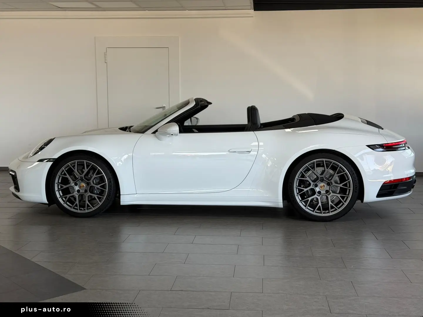 PORSCHE 992 Cabrio 4