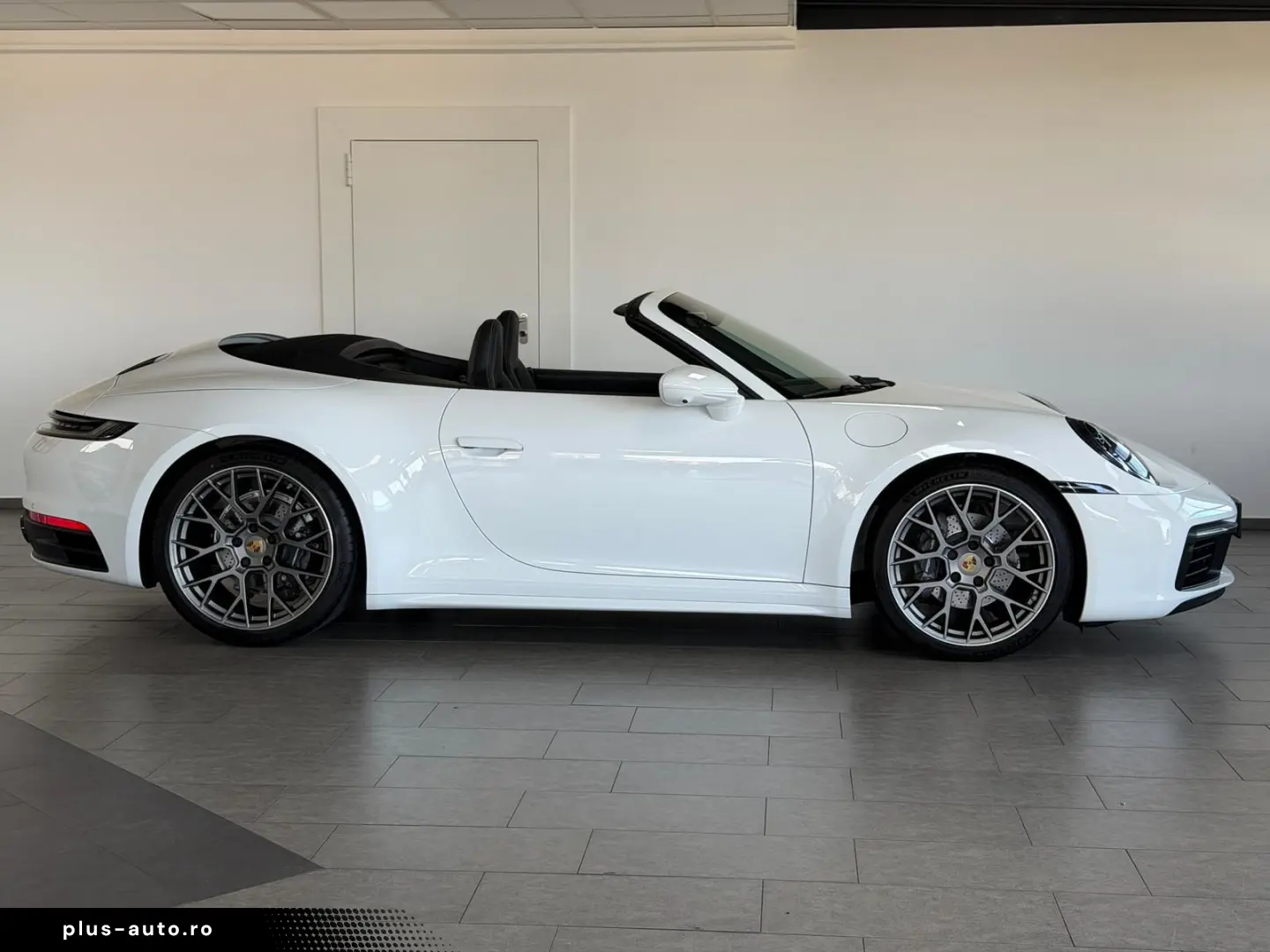 PORSCHE 992 Cabrio 4