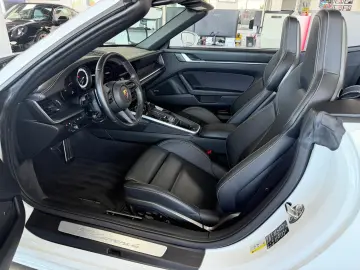 PORSCHE 992 Cabrio 4