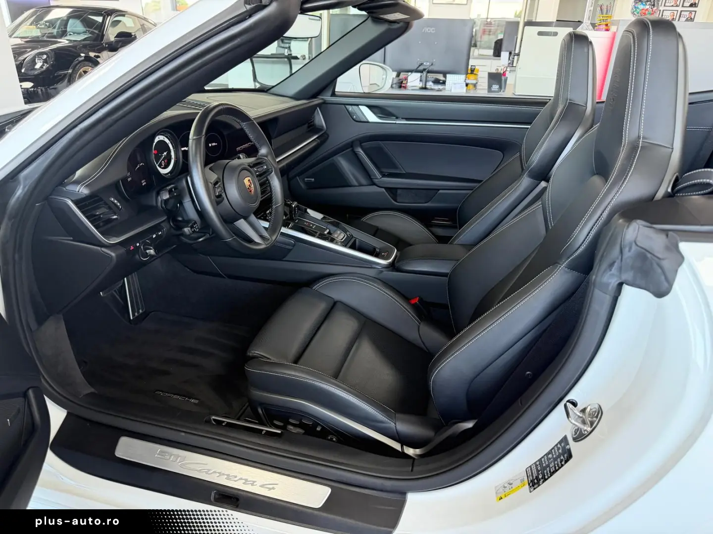PORSCHE 992 Cabrio 4