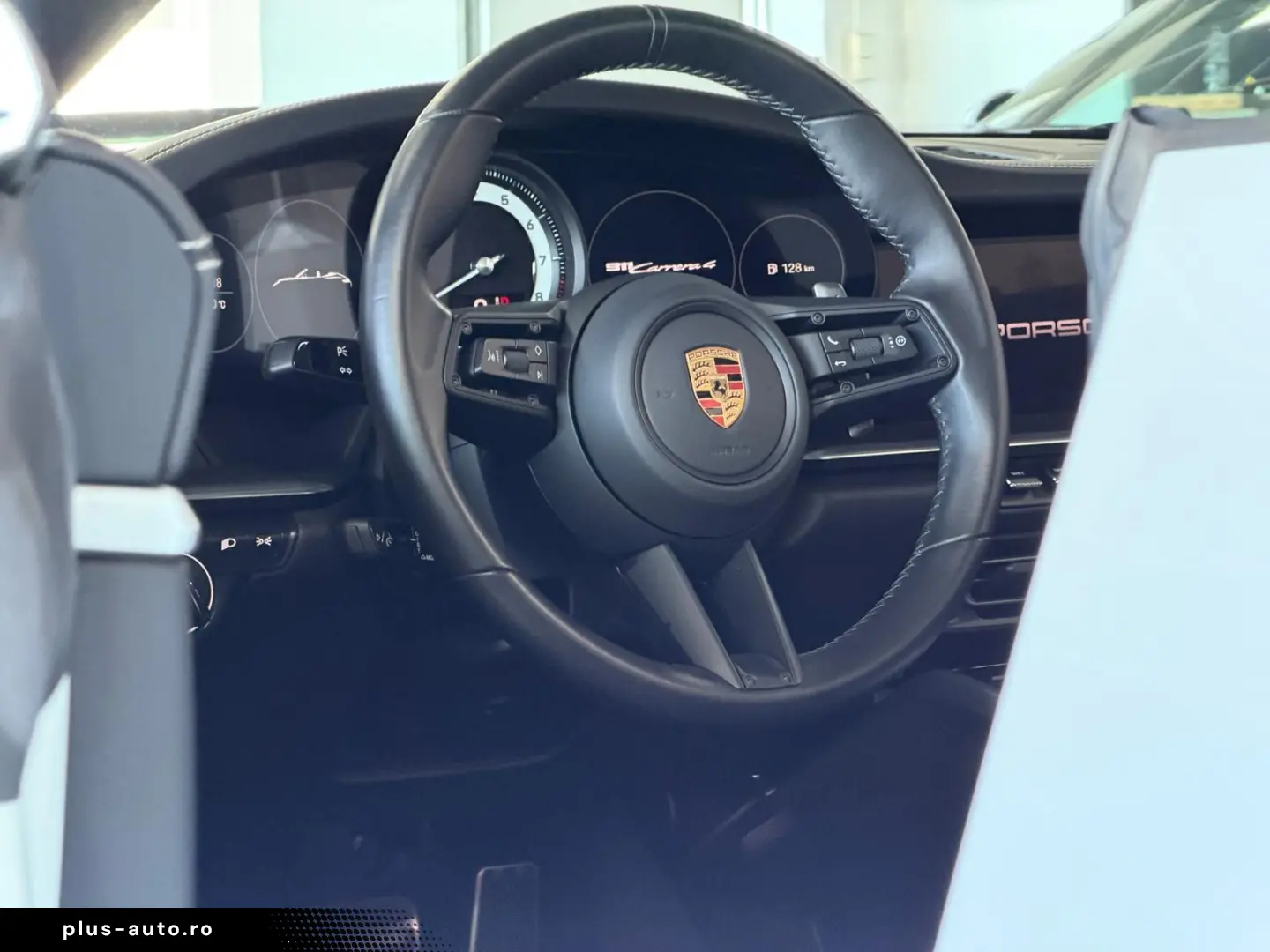 PORSCHE 992 Cabrio 4