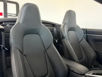 PORSCHE 992 Cabrio 4